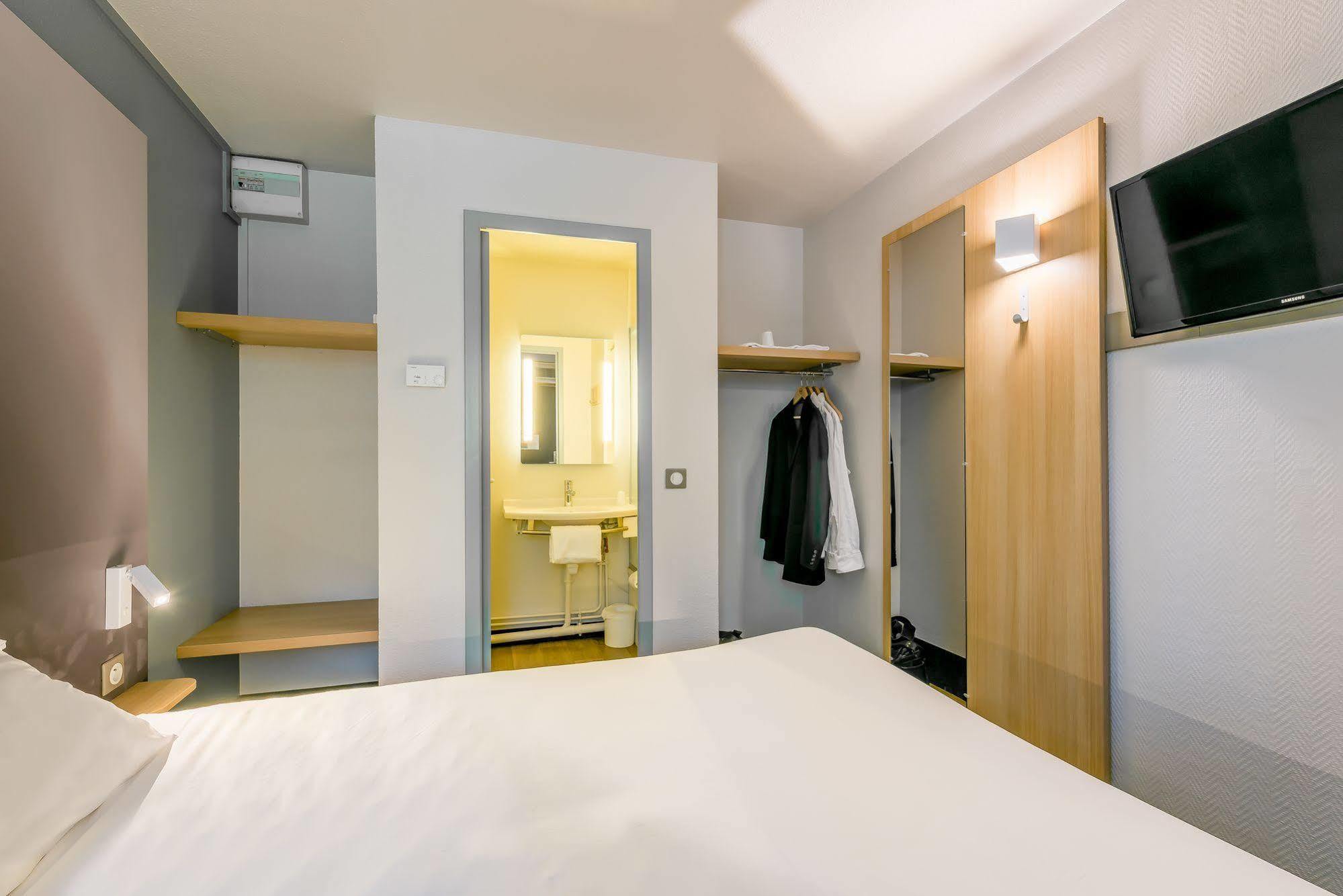 B&B Hotel Grenoble Universite 1 Gières Exteriör bild